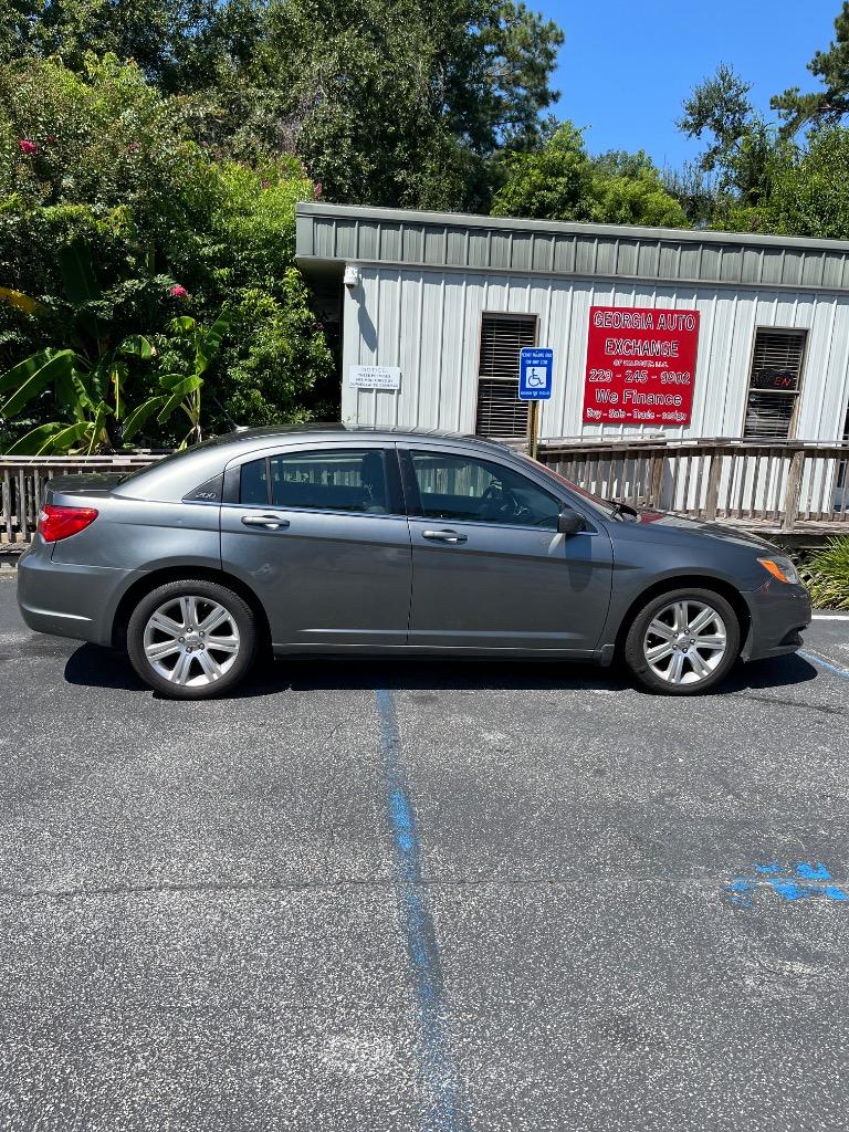 2013 Chrysler 200 - $5,995