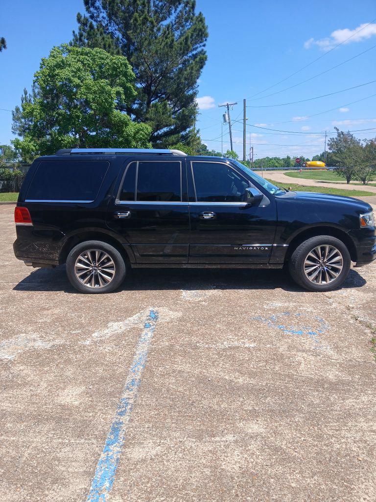 2016 Lincoln Navigator - $7,500