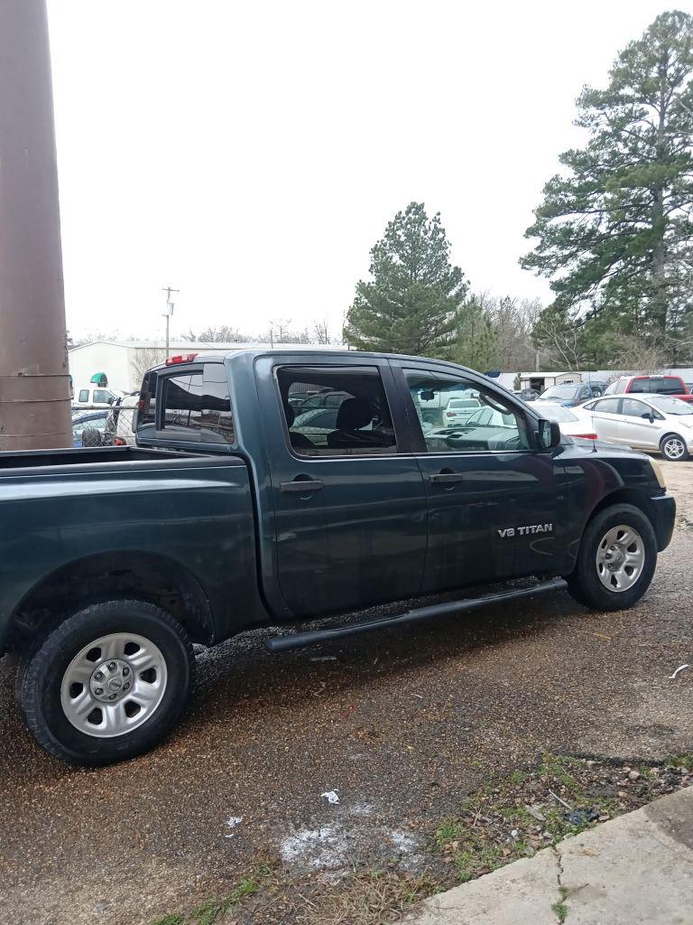 2005 Nissan Titan XE photo