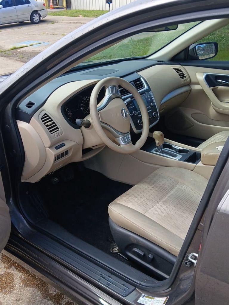 2016 Nissan Altima - $5,999