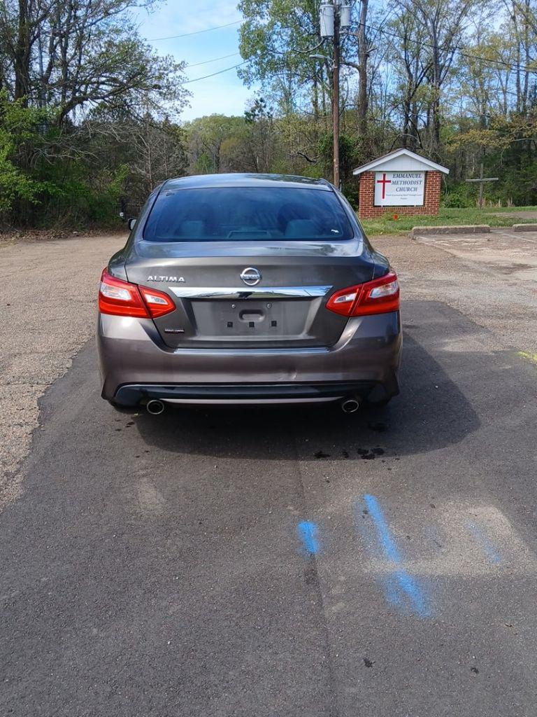 2016 Nissan Altima - $5,999