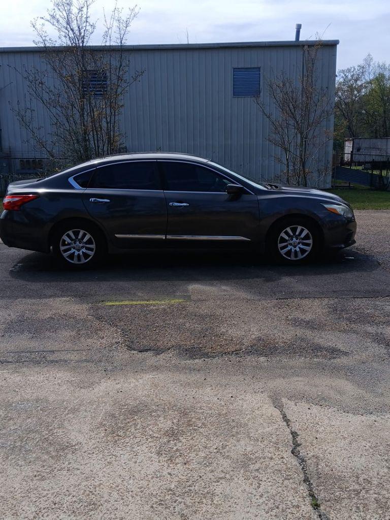 2016 Nissan Altima - $5,999