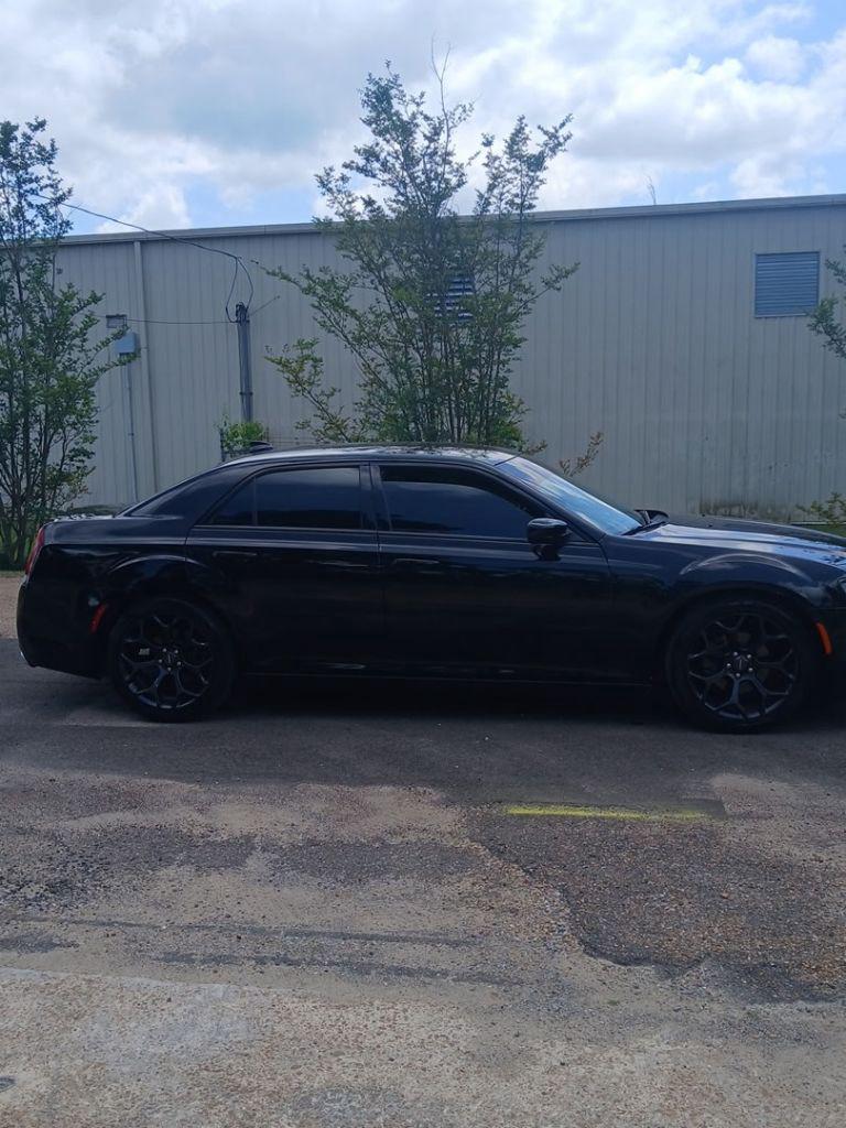 2019 Chrysler 300 - $11,500
