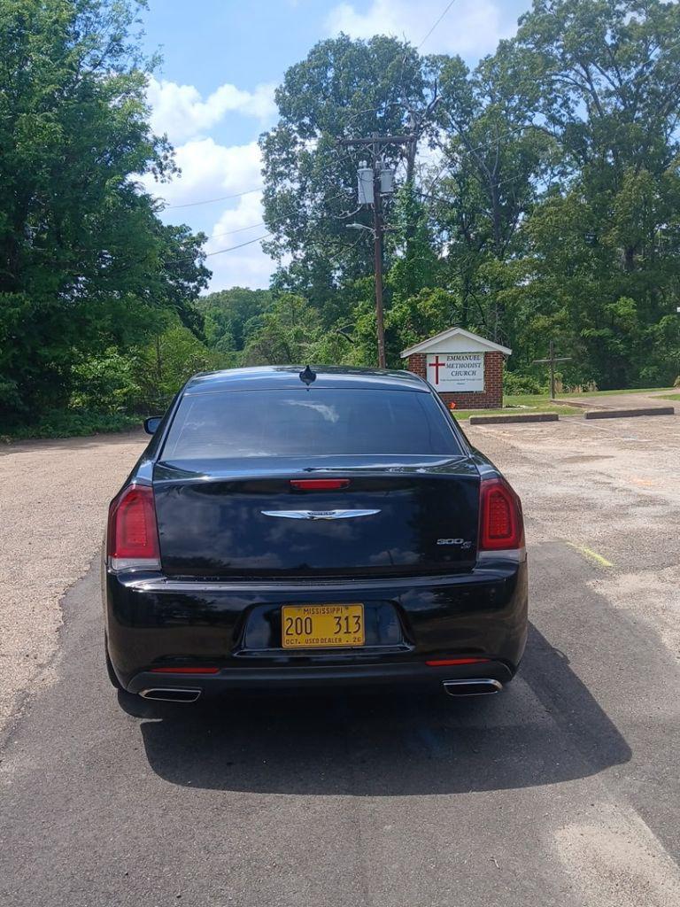 2019 Chrysler 300 - $11,500