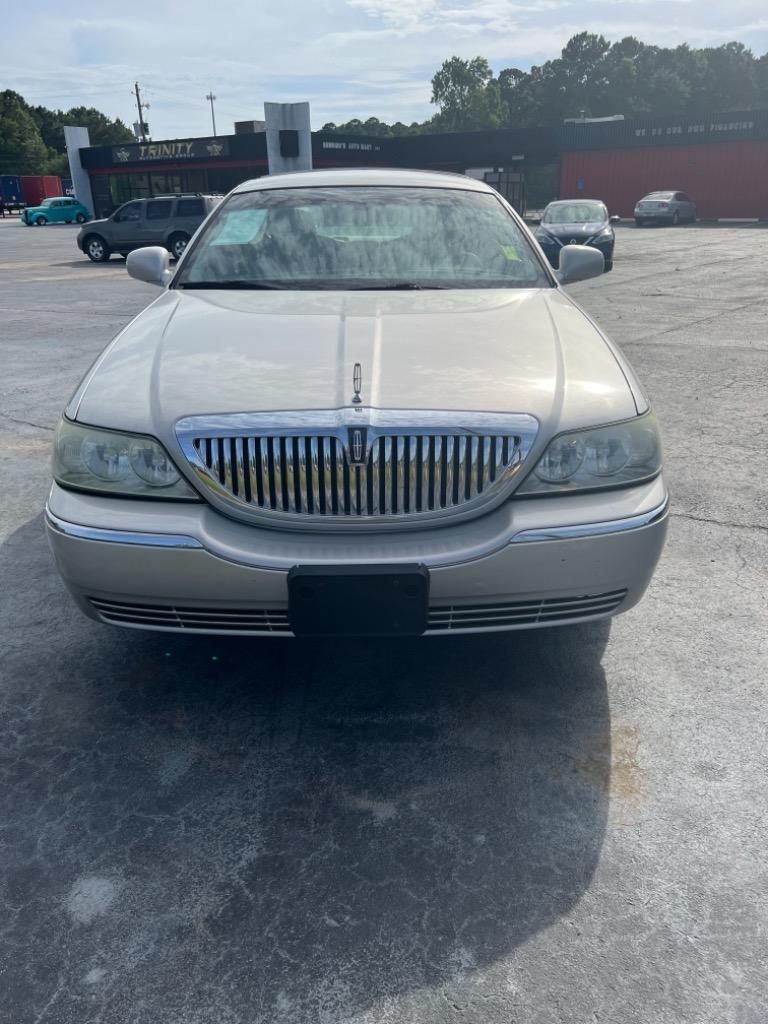 2004 Lincoln Town Car Ultimate photo