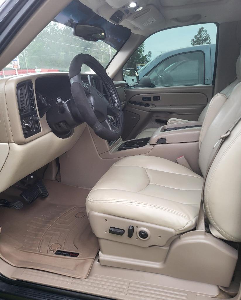 2005 Chevrolet Suburban 1500 LS photo