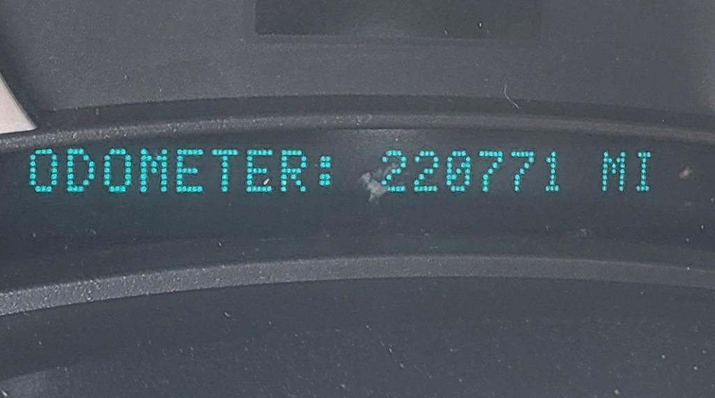 2005 Chevrolet Suburban 1500 LS photo