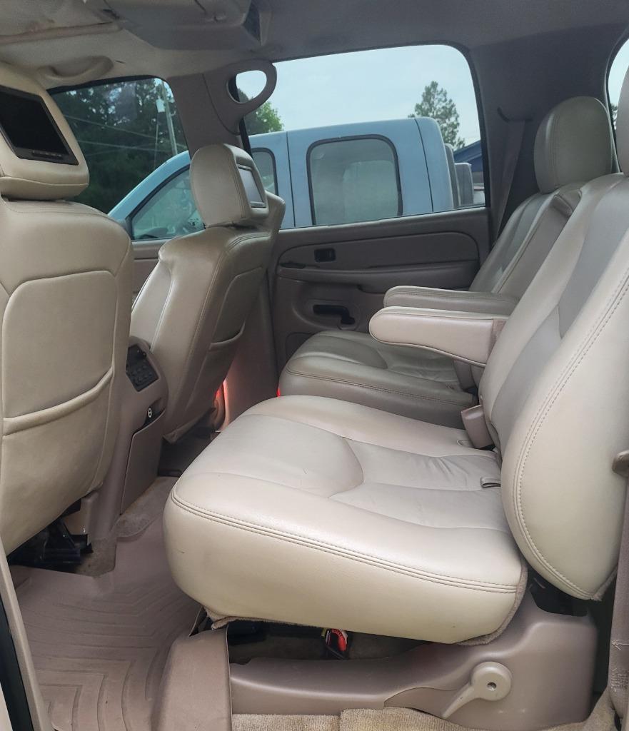 2005 Chevrolet Suburban 1500 LS photo