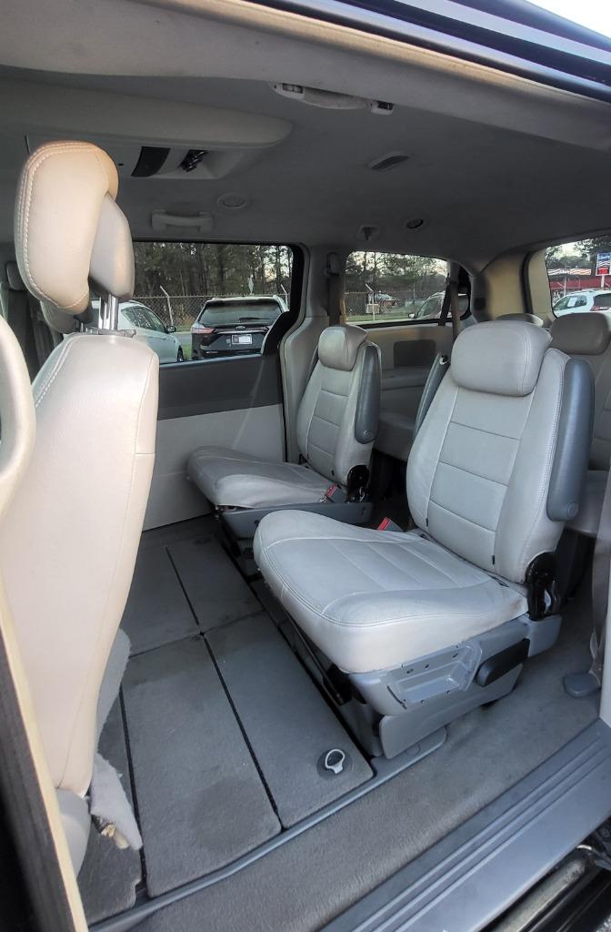 2010 Chrysler Town & Country - $5,995