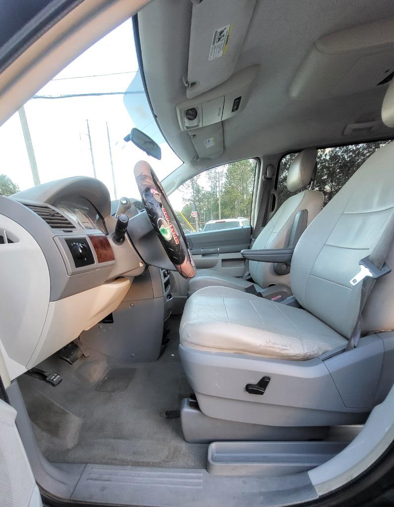 2010 Chrysler Town & Country - $5,995