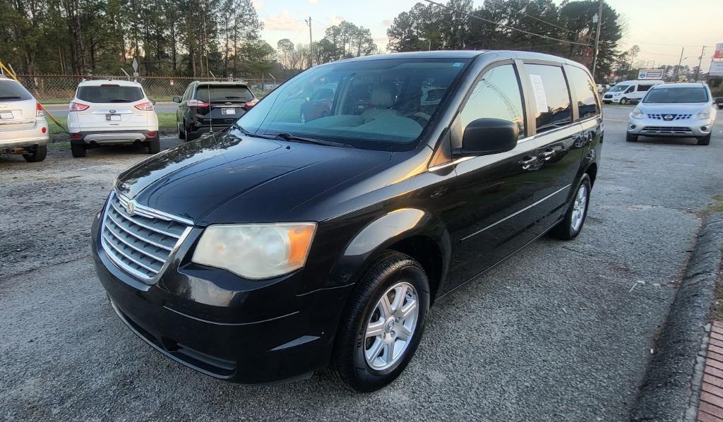 2010 Chrysler Town & Country - $5,995