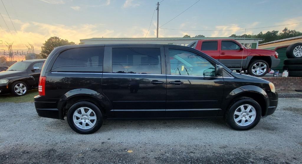 2010 Chrysler Town & Country - $5,995