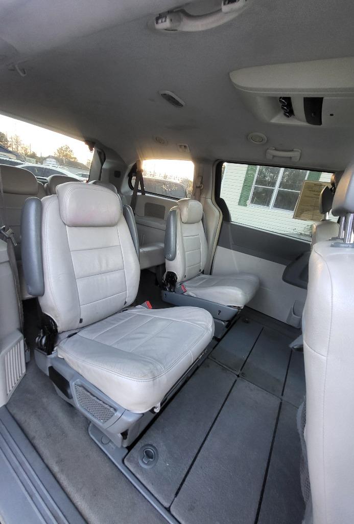 2010 Chrysler Town & Country - $5,995