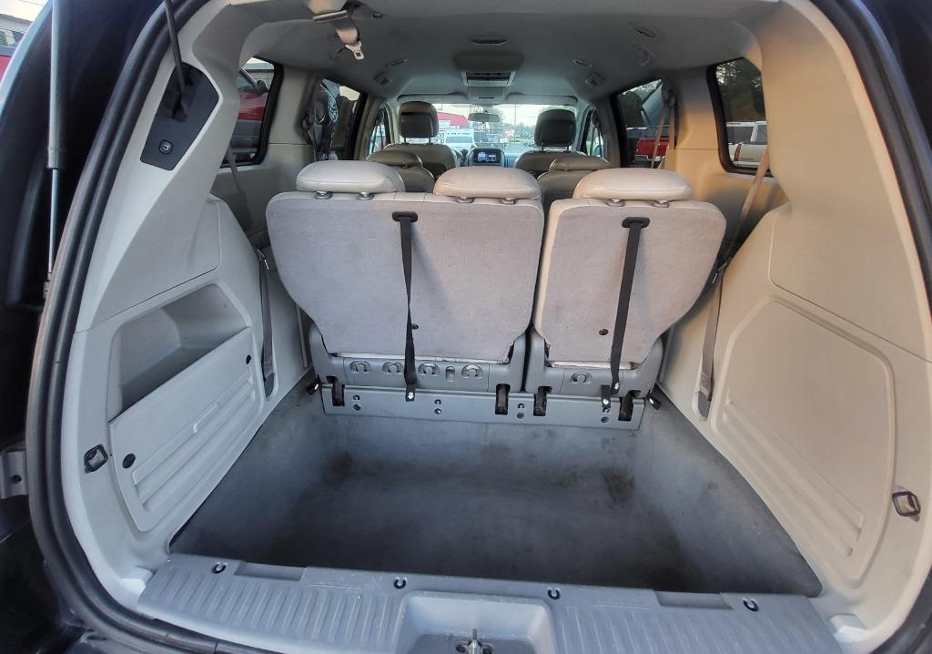 2010 Chrysler Town & Country - $5,995