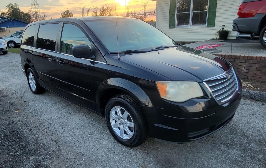 2010 Chrysler Town & Country - $5,995