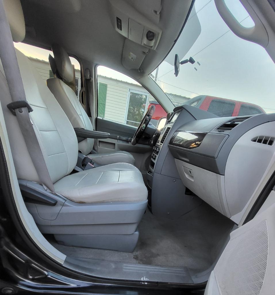 2010 Chrysler Town & Country - $5,995