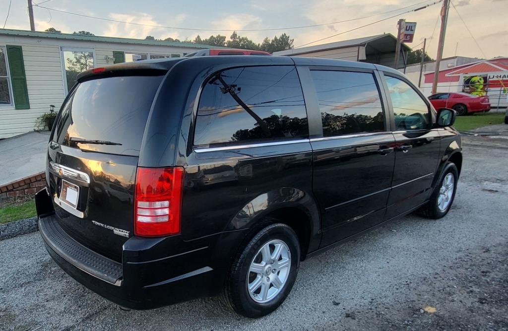 2010 Chrysler Town & Country - $5,995