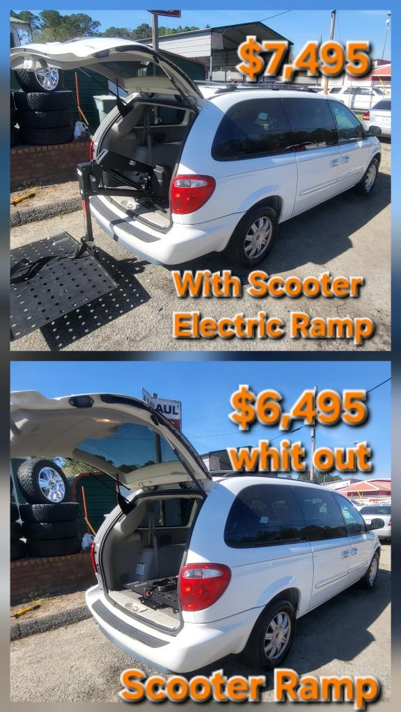 2006 Chrysler Town & Country - $7,995