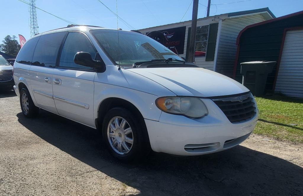 2006 Chrysler Town & Country - $7,995