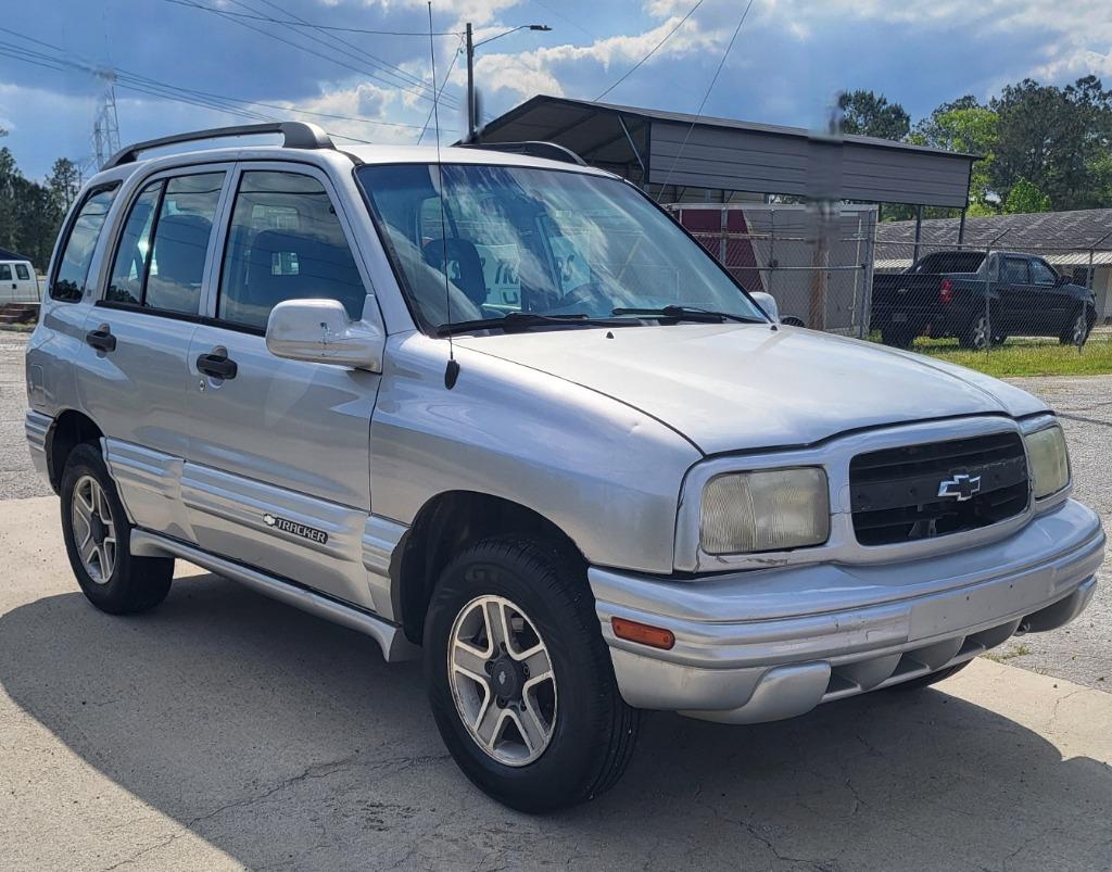 2004 Chevrolet Tracker LT photo