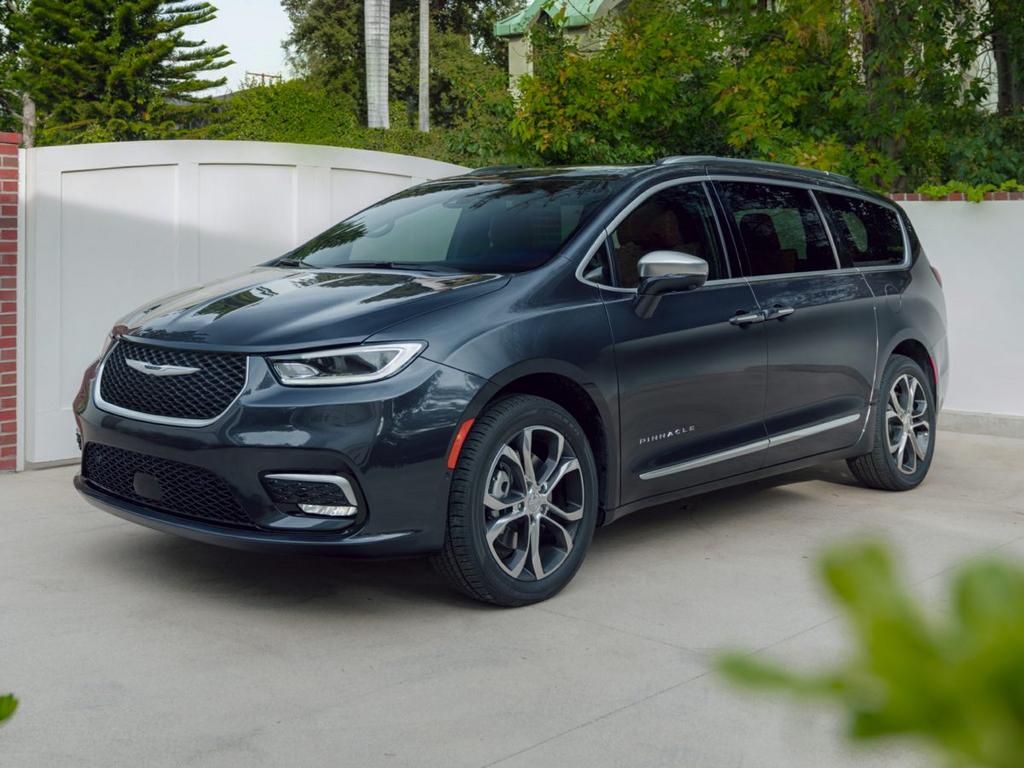 2023 Chrysler Pacifica Touring L images