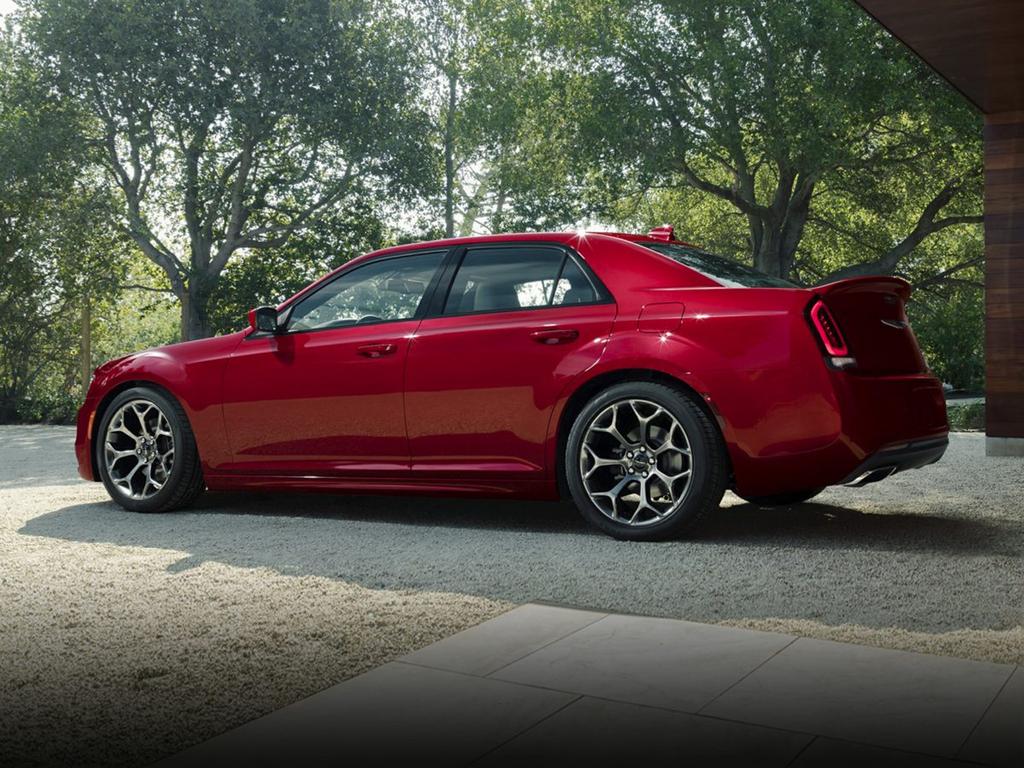 2019 Chrysler 300 - $18,000