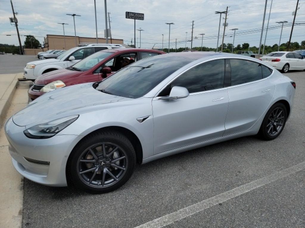The 2018 Tesla Model 3  photos