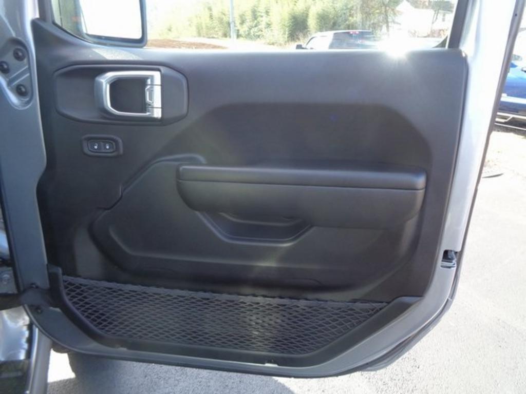 2014 Jeep Cherokee - $15,000