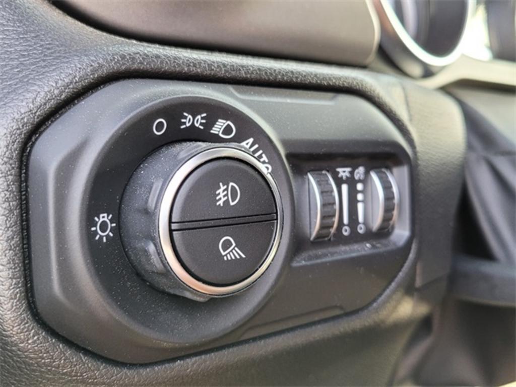 2022 Jeep Gladiator - $41,500