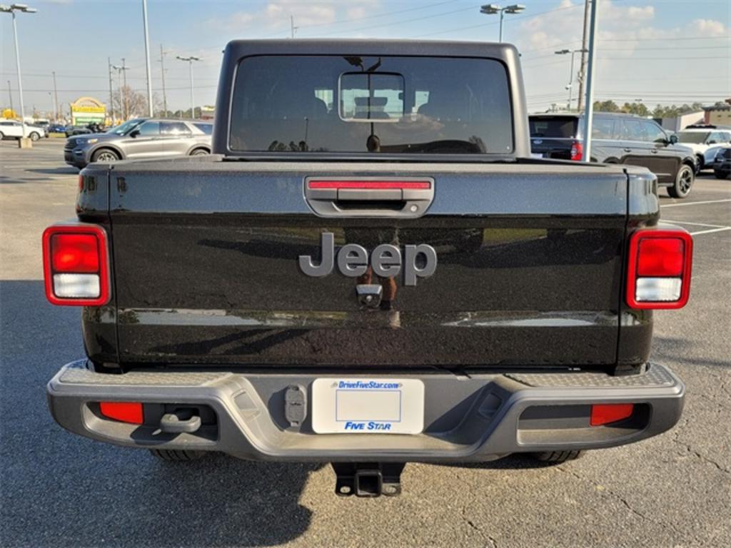 2022 Jeep Gladiator - $41,500