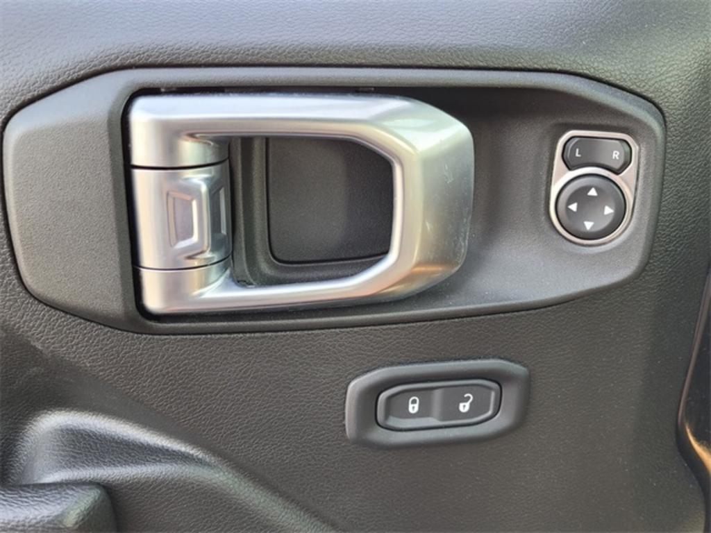 2022 Jeep Gladiator - $41,500