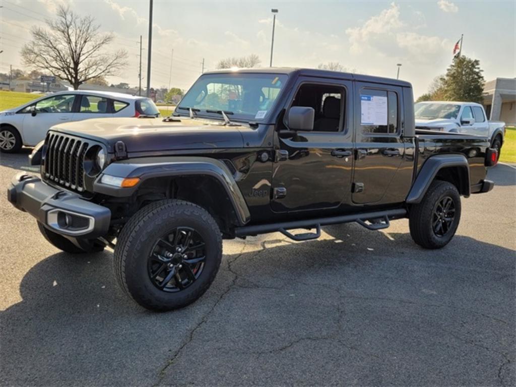 2022 Jeep Gladiator - $41,500