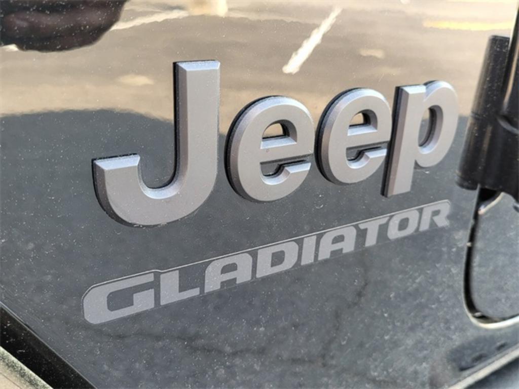 2022 Jeep Gladiator - $41,500