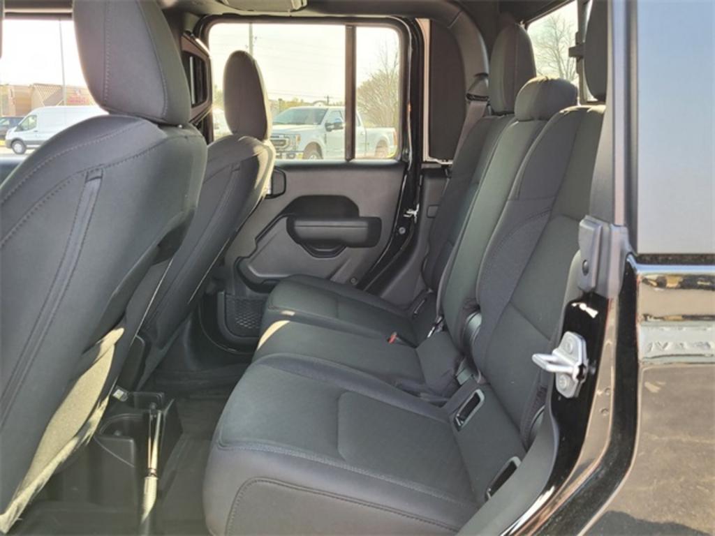 2022 Jeep Gladiator - $41,500