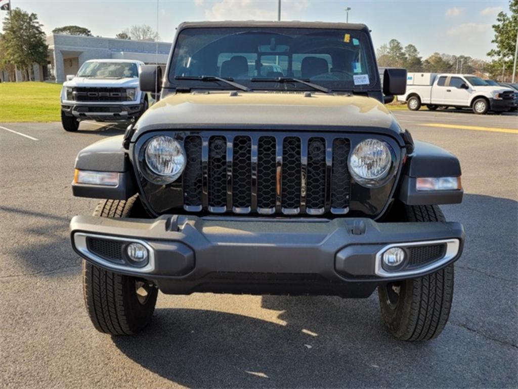 2022 Jeep Gladiator - $41,500