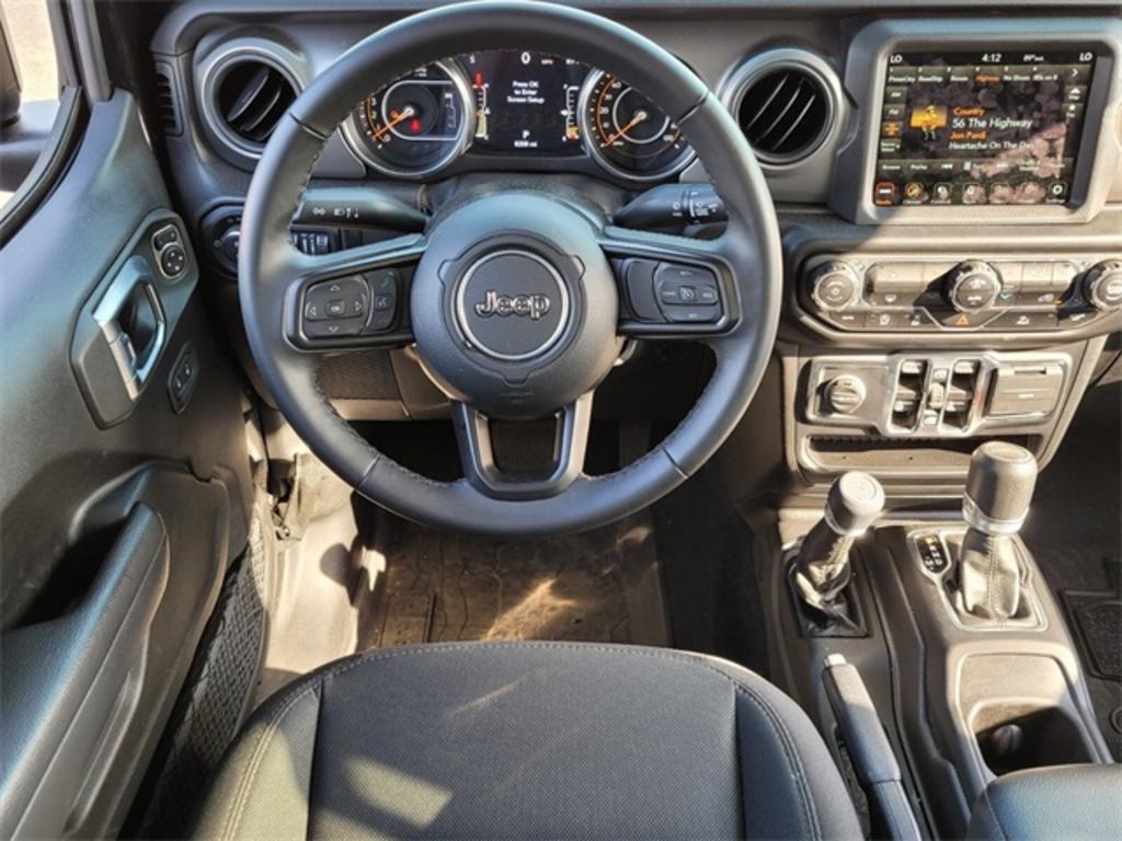 2022 Jeep Gladiator - $41,500