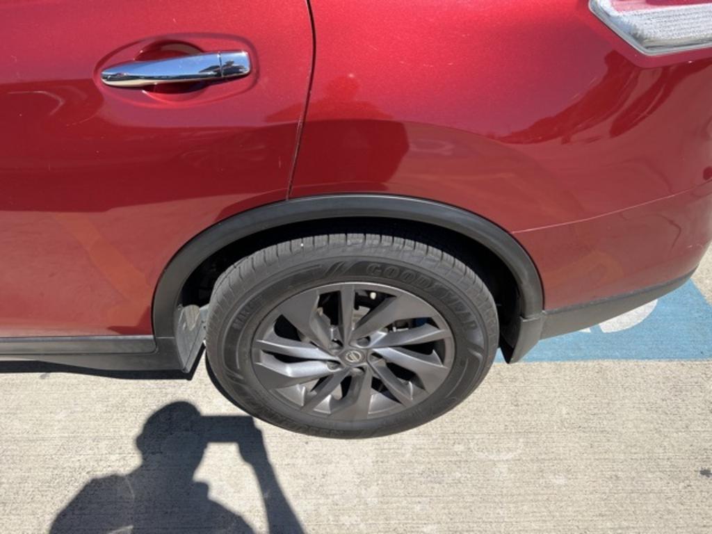 2016 Nissan Rogue - $18,500
