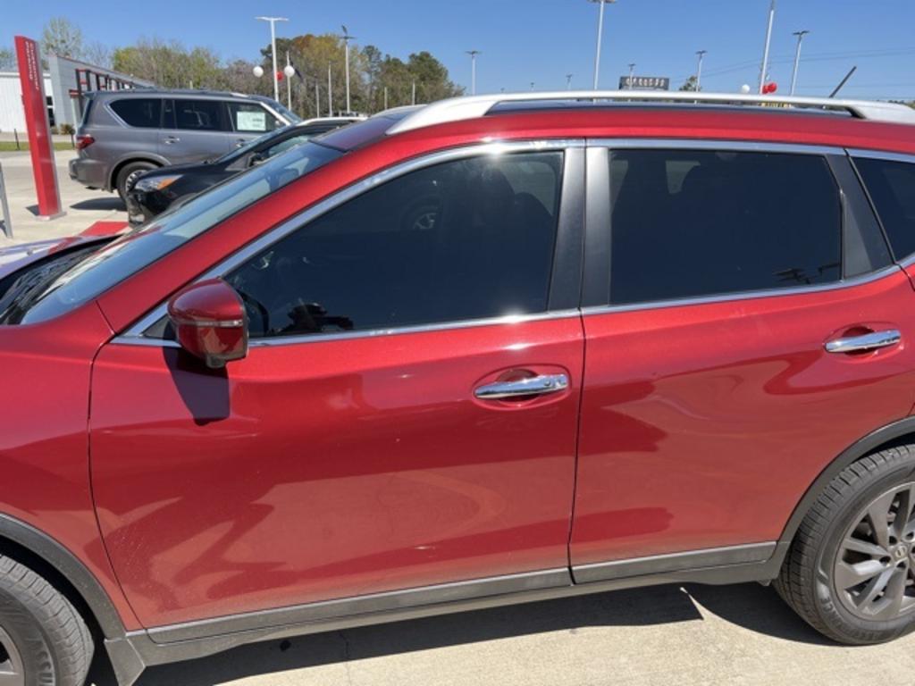 2016 Nissan Rogue - $18,500