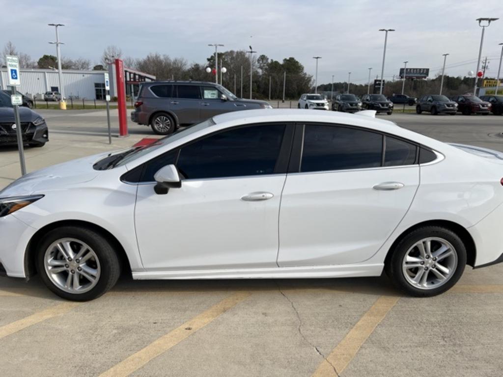 2018 Chevrolet Cruze - $14,000