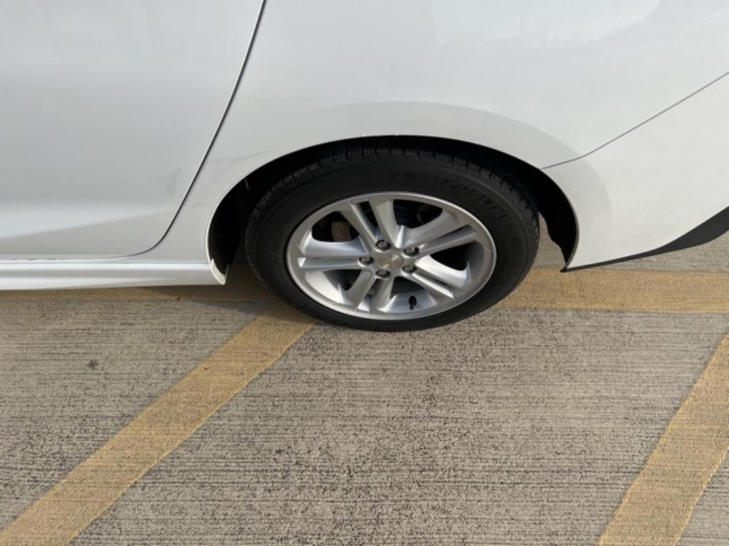 2018 Chevrolet Cruze - $14,000
