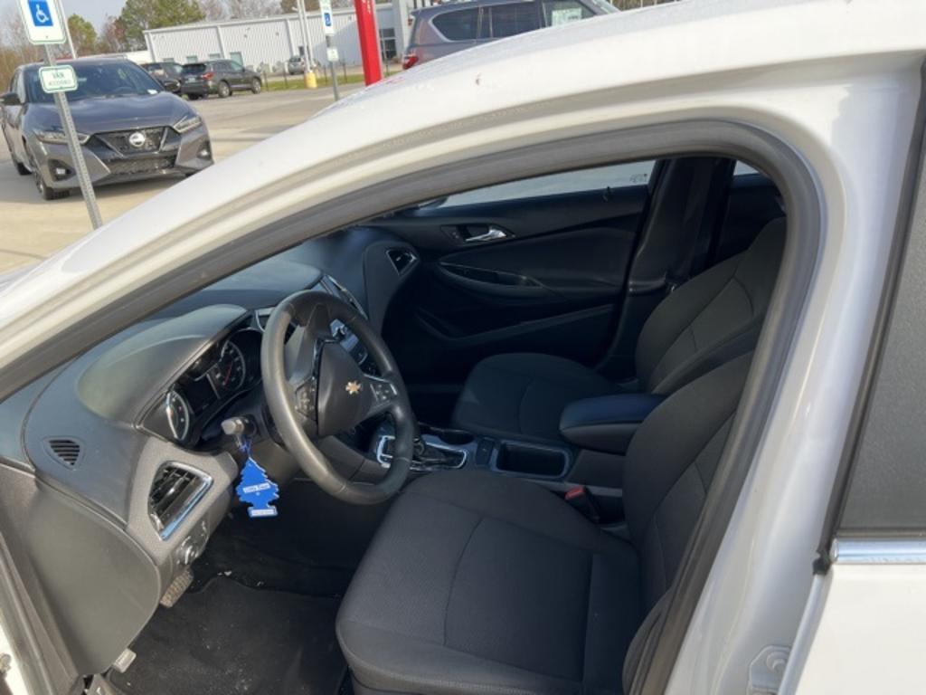 2018 Chevrolet Cruze - $14,000