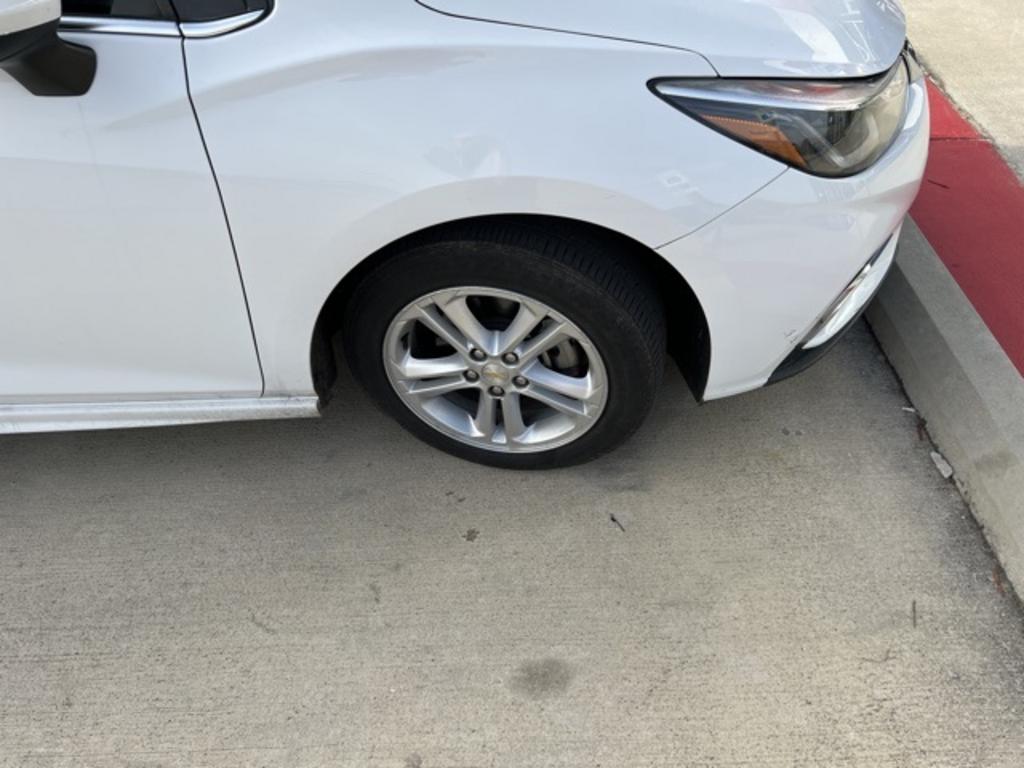 2018 Chevrolet Cruze - $14,000