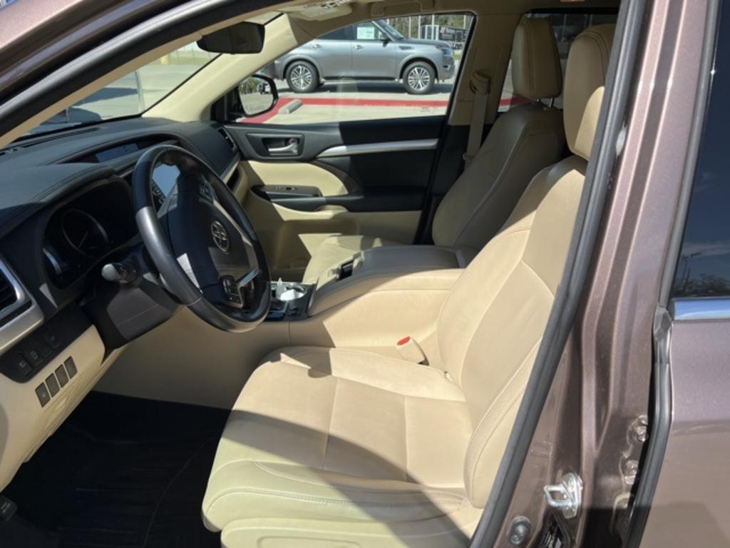 2018 Toyota Highlander - $30,500