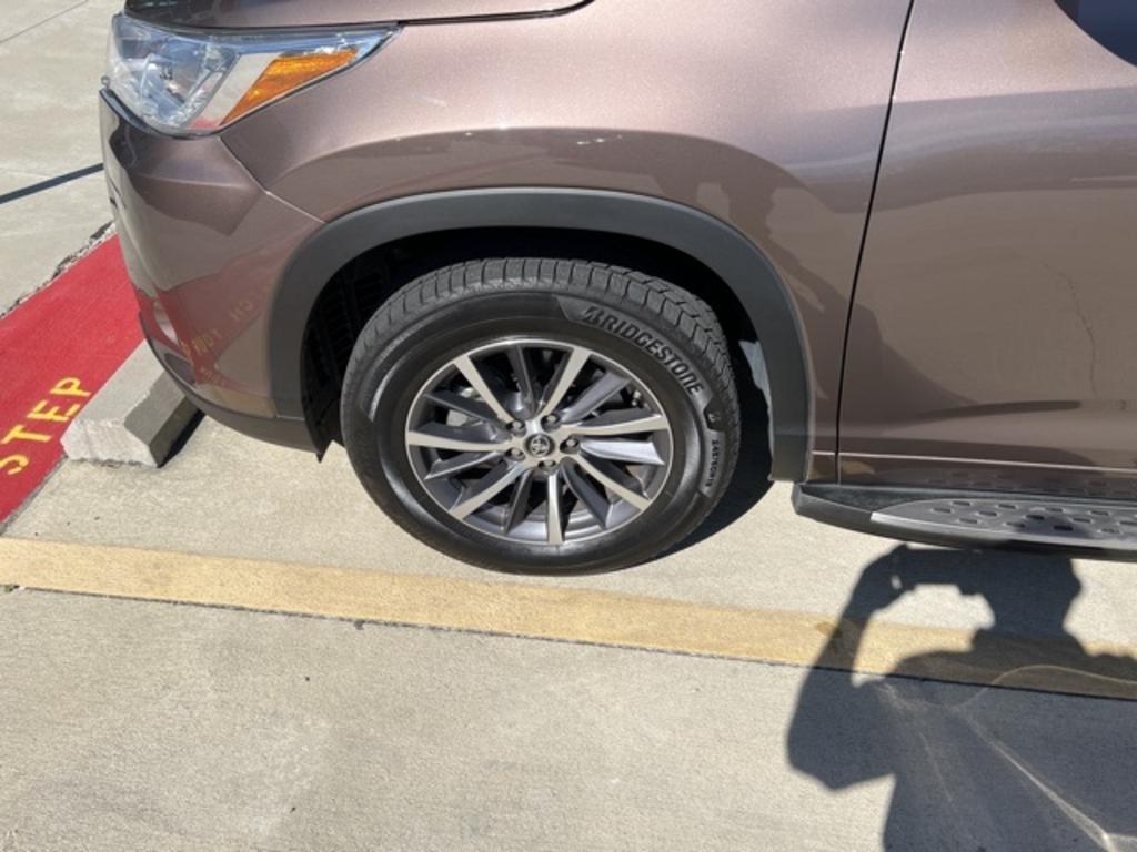 2018 Toyota Highlander - $30,500