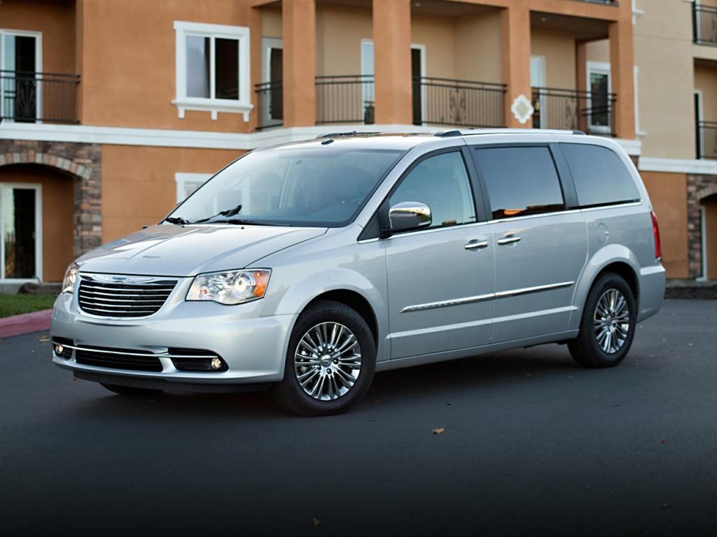2016 Chrysler Town And Country - $15,000