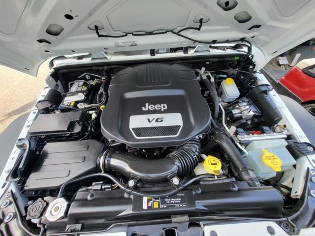 2018 Jeep Wrangler - $28,000
