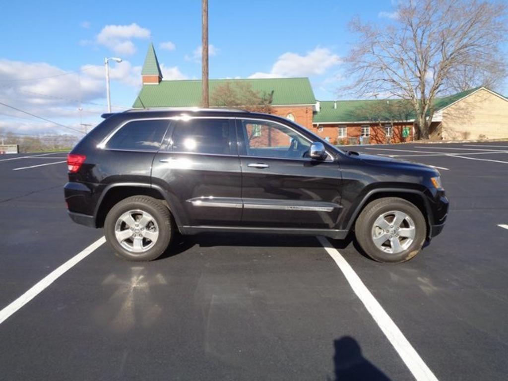 2013 Jeep Cherokee - $14,000