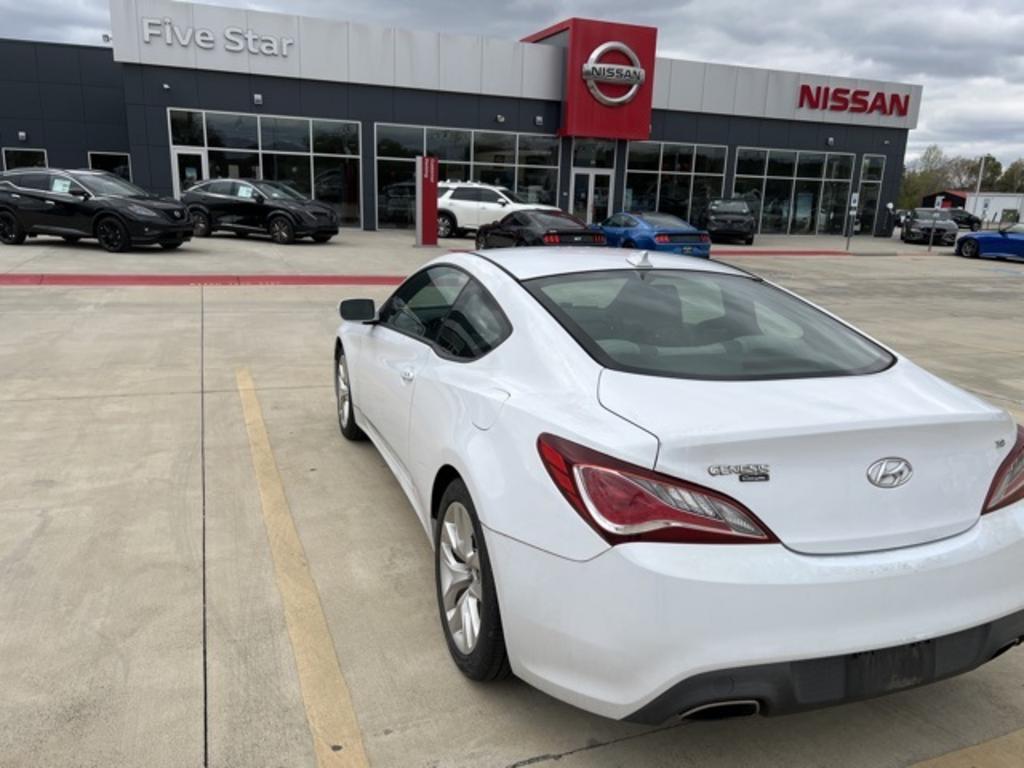 2015 Hyundai Genesis - $20,500