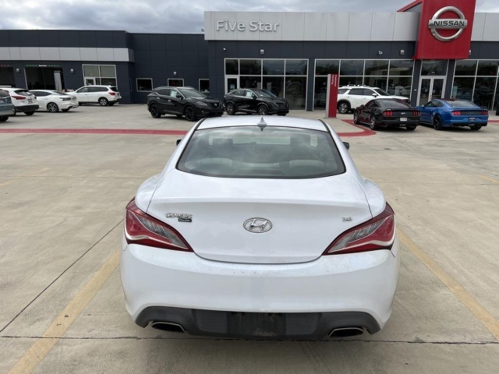2015 Hyundai Genesis - $20,500