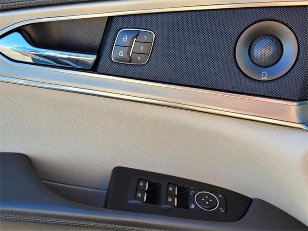 2019 Lincoln Nautilus - $36,000